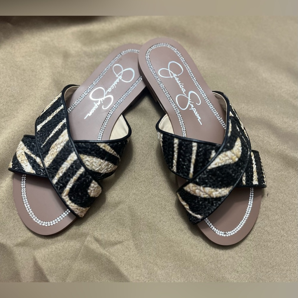 Jessica Simpson Women's Elaney Flat sandals size 5 1/2 M